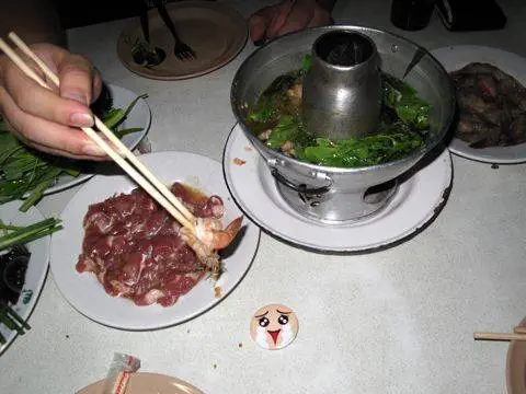 ซาบซึ้ง เมนูสุดซาบซึ้ง หมูสะดุ้ง หมูดิบๆลวกในน้ำมันจนสะดุ้งกันถ้วนหน้าพร้อมน้ำจิ้มรสเด็ด