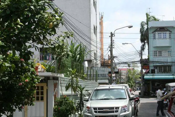 max-net-4 กว่าจะถึงบ้านผม เจ้าหน้าที่ต้องปีนเสาไฟฟ้าถึง 3 ต้น