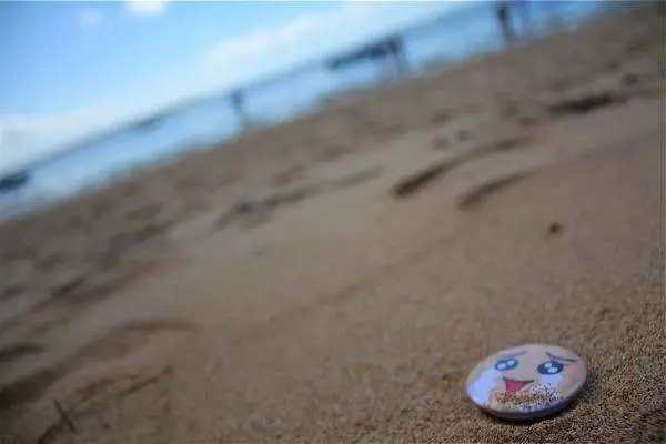 bali-sss-27 ซาบซึ้งชายหาด ทรายที่นี่มีสีคล้ำจากหินภูเขาไฟ หาดเลยสวยสู้บ้านเราไม่ได้