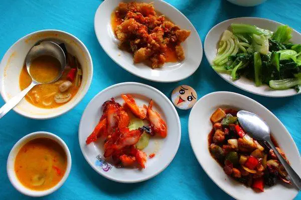 bali-sss-32 ซาบซึ้งร้านอาหารจีน มีต้มยำกุ้งด้วย รสไม่เหมือนไทยแต่อร่อยใช้ได้
