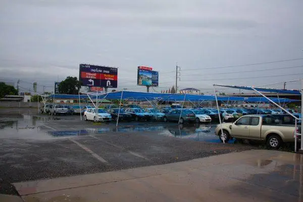 ford-focus-tdci-06 รถคันใหม่ทุกๆคันถูกจอดตากแดดตากฝนกันอย่างเท่าเทียม
