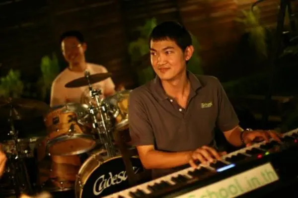 wawee-02 ด้านหลังคือ @sexdrum ที่วาวี เราไม่มีการซ้อมมาก่อน ทุกอย่างเกิดขึ้นสดๆครั้งเดียวและจะไม่เกิดซ้ำ !