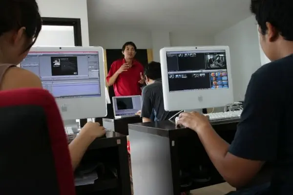 ischool iSchool ในปี 2007 ใช้ออฟฟิศร่วมกับ TiGERiDEA แถวย่านสุทธิสาร บ้านตรงข้าม Opendream ในปัจจุบัน