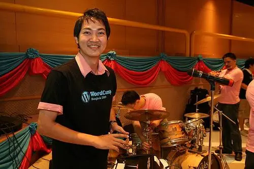 ipattt-wordcamp ก่อนจะเล่นดนตรี ถ่ายโดยคุณ iannnnn
