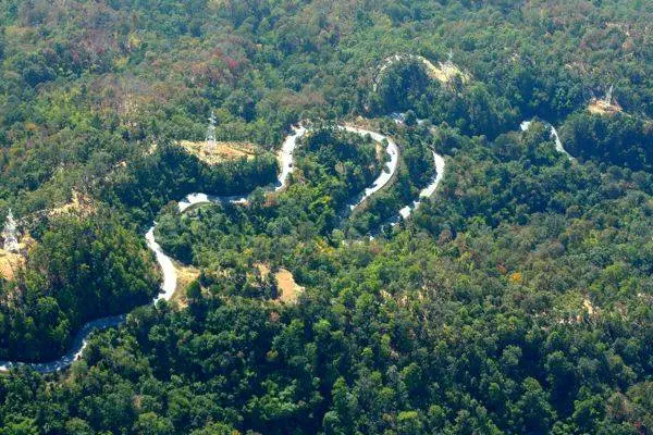 road-to-pai ภาพถ่ายจากเครื่องบิน ถนนไปปายนั้นวกวนมาก นั่งเครื่องบินซื้อเวลาได้1วันรวมเวลาพักผ่อนเมื่อถึง