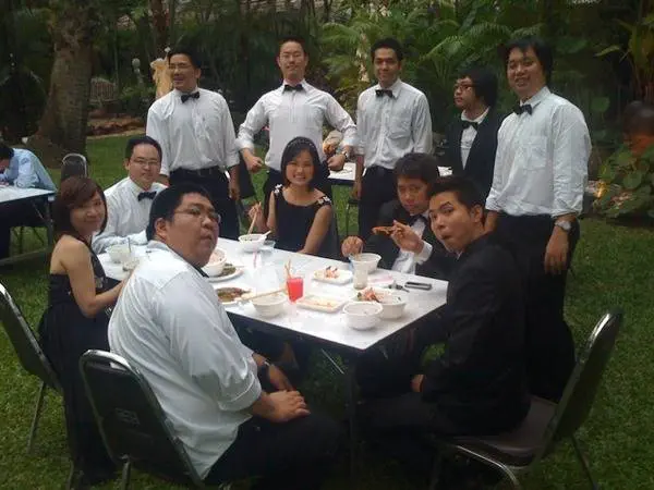 ihear-cu2 ทางเจ้าภาพเตรียมมุมรับประทานอาหารให้วงดนตรีดีทีเดียว