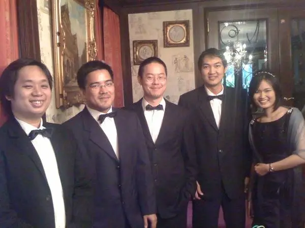 แต่งตัวเสร็จก็ถ่ายรูปกันหน่อย แต่งตัวเสร็จก็ถ่ายรูปกันหน่อย