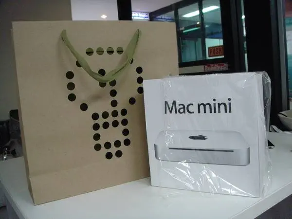 new-macmini เล็กๆ เบาๆ ใส่ถุงกระดาษ Think Green พร้อมของแถมหมวก 1 ใบ new-macmini เล็กๆ เบาๆ ใส่ถุงกระดาษ Think Green พร้อมของแถมหมวก 1 ใบ