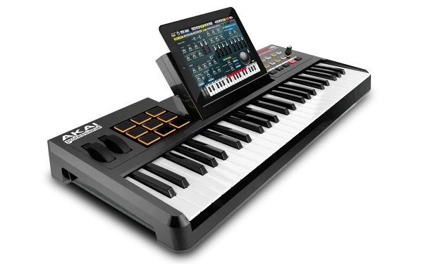 Controller ที่ไม่มีเสียง akai-synthstation49 ติด iPad เข้าไปก็กลายเป็นคีย์บอร์ดสุดหรู Controller ที่ไม่มีเสียง akai-synthstation49 ติด iPad เข้าไปก็กลายเป็นคีย์บอร์ดสุดหรู