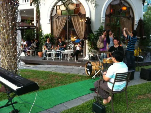 บรรยากาศตอนเริ่มเล่นที่ร้าน วาวีเอกมัย บรรยากาศตอนเริ่มเล่นที่ร้าน วาวีเอกมัย