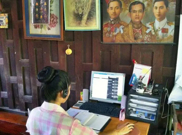 น้อง admin มีอุปกรณ์สำนักงานพร้อม และมีเมสเซ็นเจอร์ที่ไว้ใจได้ น้อง admin มีอุปกรณ์สำนักงานพร้อม และมีเมสเซ็นเจอร์ที่ไว้ใจได้