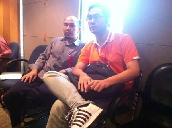 @warong คุยกับ @markpeak เรื่อง model ThaiPublica อย่างออกรส @warong คุยกับ @markpeak เรื่อง model ThaiPublica อย่างออกรส