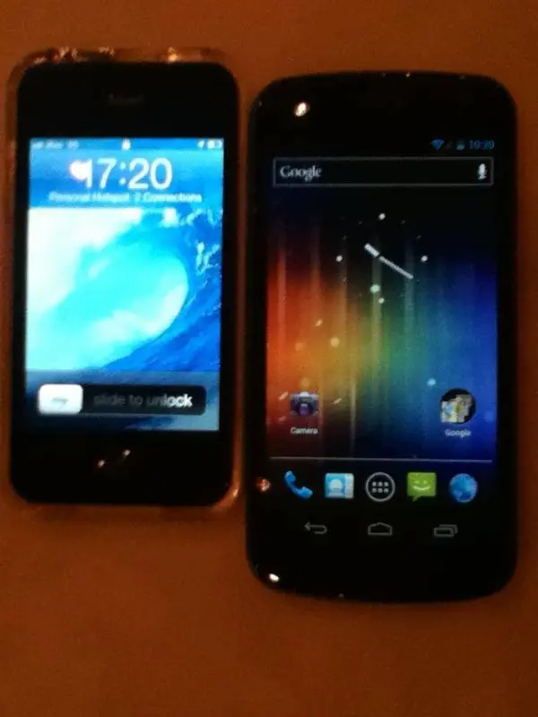 ขนาดจอ Galaxy Nexus ลองเอาขอบจอด้านบนมาทาบกับพบว่าใหญ่กว่า iPhone 4 เกือบนิ้ว ขนาดจอ Galaxy Nexus ลองเอาขอบจอด้านบนมาทาบกับพบว่าใหญ่กว่า iPhone 4 เกือบนิ้ว