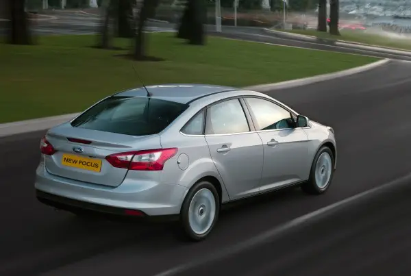 All New Ford Focus มุมหลัง ไม่ค่อยเหมือนใครนะ แต่มีอารมณ์ mondeo ที่ไฟนิดหน่อย All New Ford Focus มุมหลัง ไม่ค่อยเหมือนใครนะ แต่มีอารมณ์ mondeo ที่ไฟนิดหน่อย