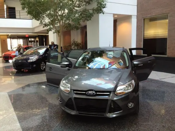 Ford Focus ที่จอดให้ Bloggers เล่นระบบ SYNC ที่ Ford Head quarter เมือง Detroit Ford Focus ที่จอดให้ Bloggers เล่นระบบ SYNC ที่ Ford Head quarter เมือง Detroit