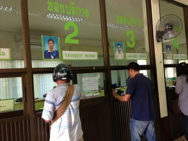 ช่องบริการทำบัตรผ่านเขตแดนชั่วคราว สะดวกดีครับ ช่องบริการทำบัตรผ่านเขตแดนชั่วคราว สะดวกดีครับ