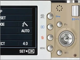 e-p1-rearcontrols ปุ่มกดด้านหลังเรียงกันคุ้นๆเหมือนของ Canon ด้วยเช่นกัน