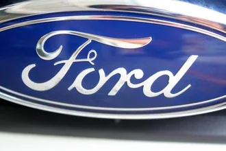 focus-tdci-2009-28 ป้าย Ford มีรอยสนิมด้านในนิดหน่อย หาเรื่องเคลมจนได้ครับประสา QA เก่า :P