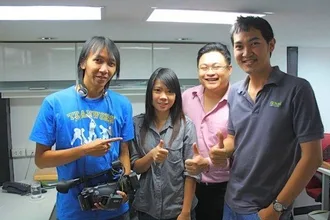 fukduk-1 ทีมงานของ FukDuk มากันสามคน ไม่รวมคนที่ถ่ายรูปนี้อยู่