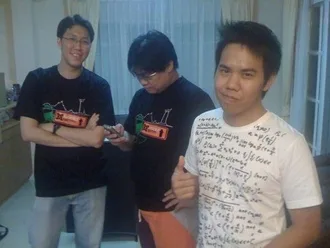 party-iamnadia-12 @macroart @ripmilla @pongrat กำลังพิจารณา HTC Hero ว้าว เจ๋ง