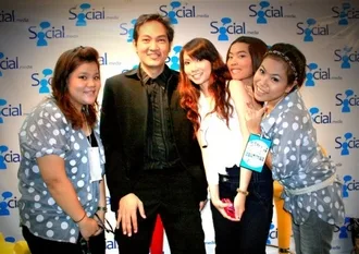 ถ่ายรูปกับทีมงาน ถ่ายรูปกับทีมงาน