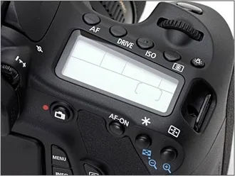รูปทรง LCD ด้านบนเป็นสี่เหลี่ยมด้านไม่เท่า ปุ่ม WB หายไปได้ปุ่มถ่าย VDO มาแทน รูปทรง LCD ด้านบนเป็นสี่เหลี่ยมด้านไม่เท่า ปุ่ม WB หายไปได้ปุ่มถ่าย VDO มาแทน