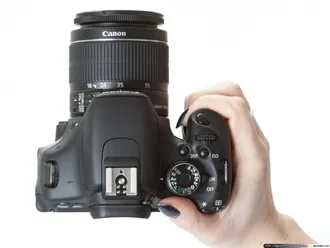 D-Preview บอกว่า จากความลึกของ 600D ที่เพิ่มขึ้นทำให้กล้องรุ่นนี้จับถือได้ดีกว่ารุ่นที่ผ่านมาทั้งหมด D-Preview บอกว่า จากความลึกของ 600D ที่เพิ่มขึ้นทำให้กล้องรุ่นนี้จับถือได้ดีกว่ารุ่นที่ผ่านมาทั้งหมด
