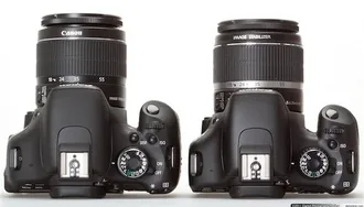 มองด้านบน จะเห็นว่า EOS 600D ด้านซ้ายมีความลึกมากขึ้นเมื่อเทียบกับ 550D ด้านขวา มองด้านบน จะเห็นว่า EOS 600D ด้านซ้ายมีความลึกมากขึ้นเมื่อเทียบกับ 550D ด้านขวา